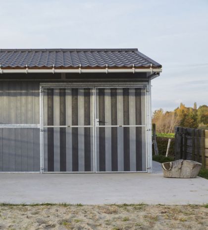 Porte de garage double pivotante, planches en polyéthylène, conception sur mesures